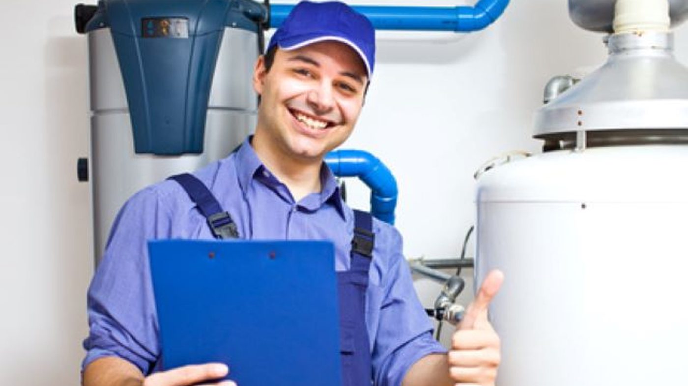 Friendly AceComfort technician